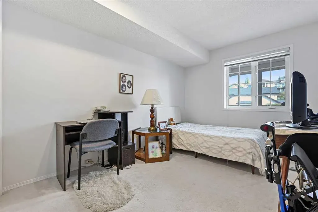1000 Sienna Park Green SW, #1206