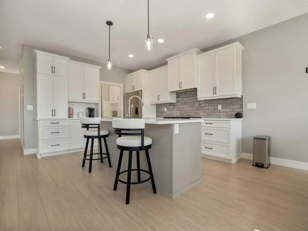 57 Goldenrod Place W