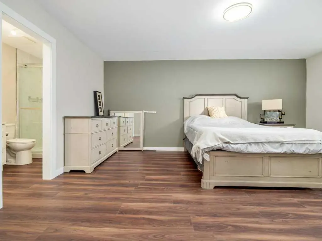 57 Goldenrod Place W