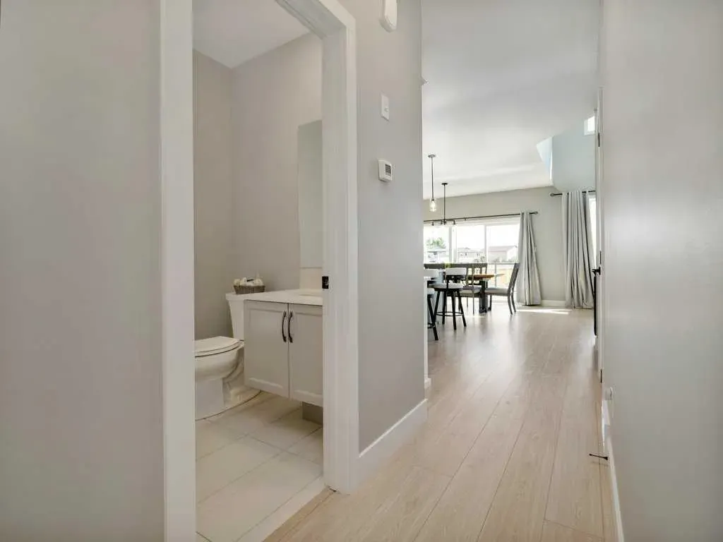 57 Goldenrod Place W