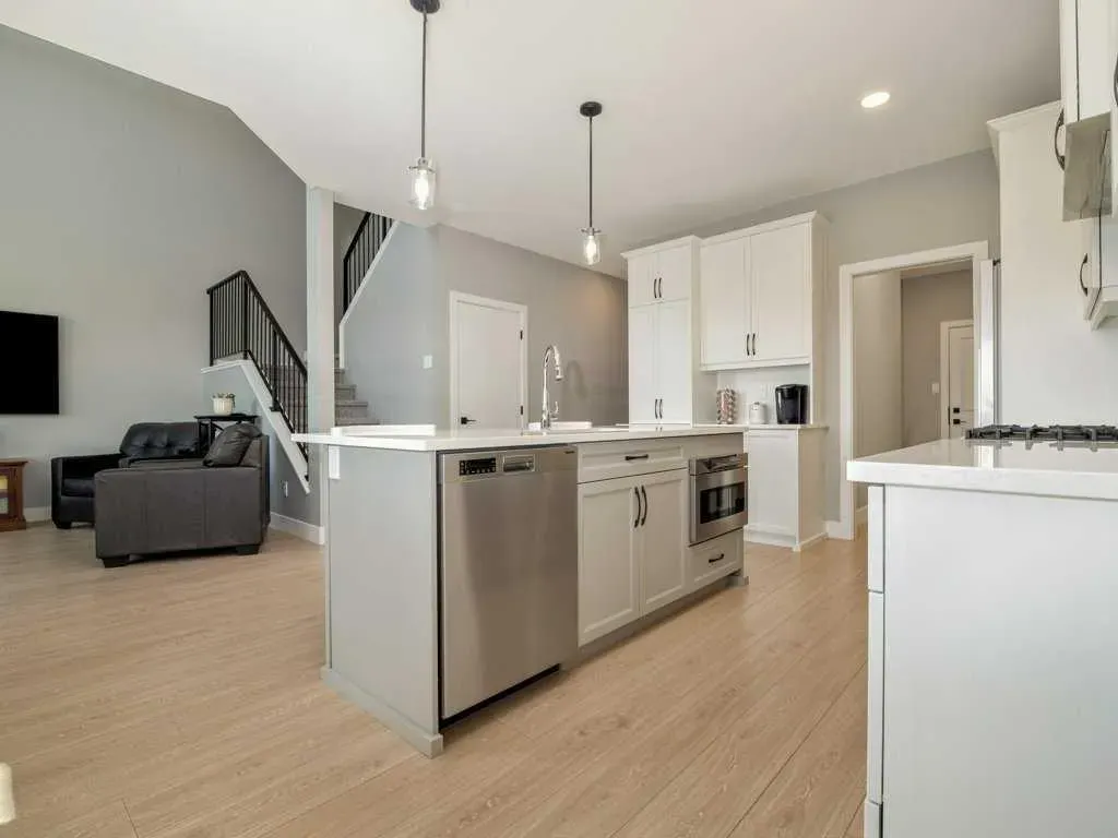 57 Goldenrod Place W