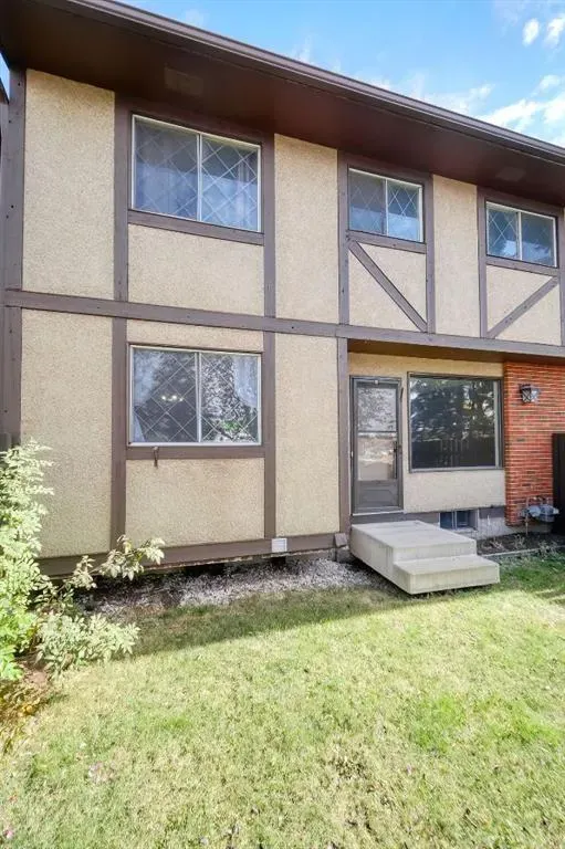 175 Manora Place NE, #7