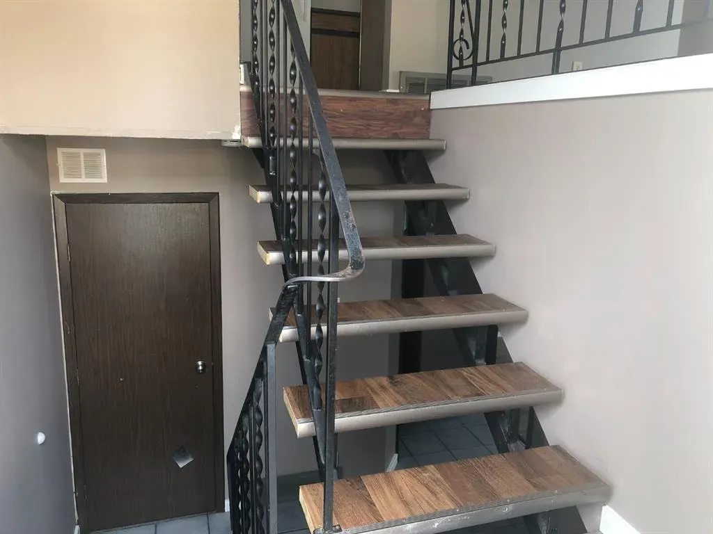 1905 23 Street N