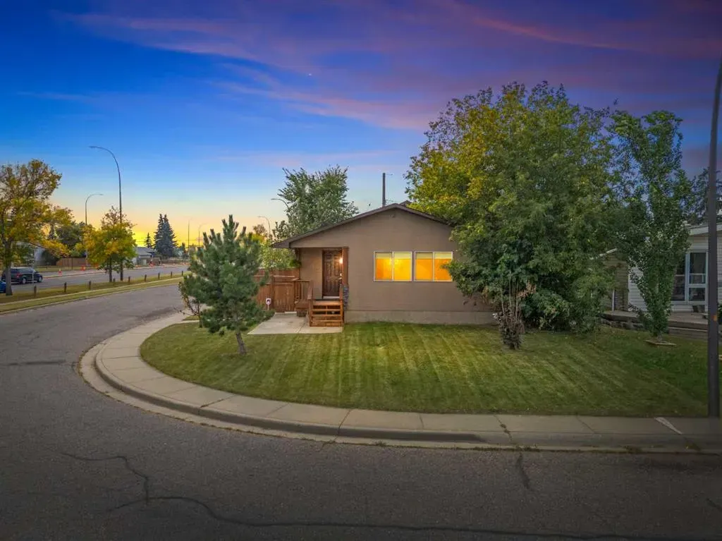 247 Dover Ridge Close SE