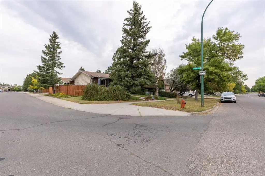 51 Temple Boulevard W