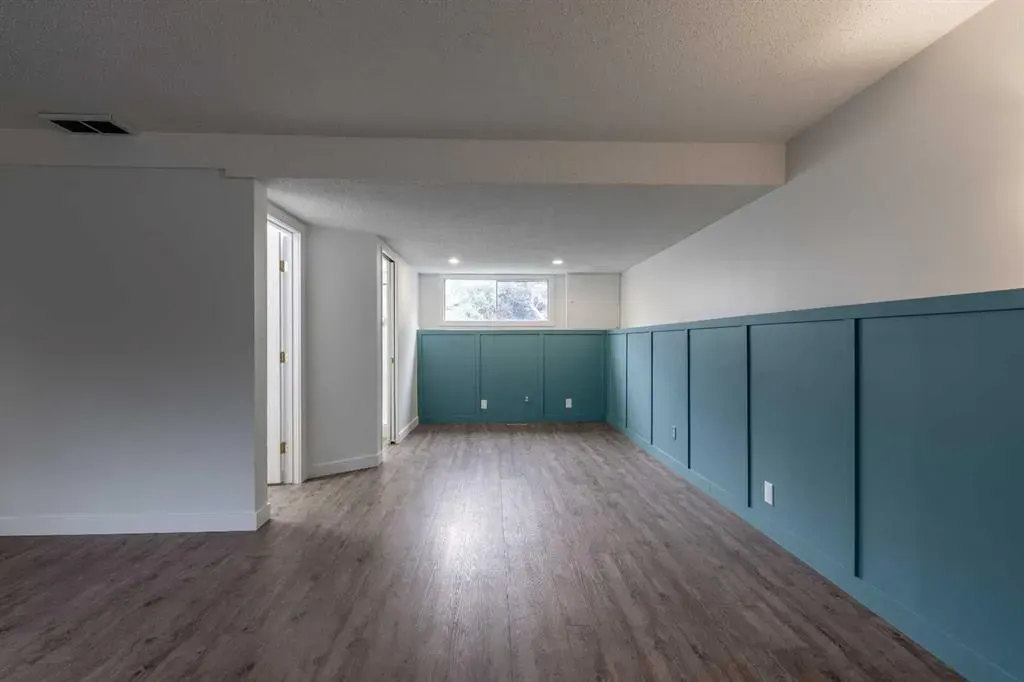 51 Temple Boulevard W
