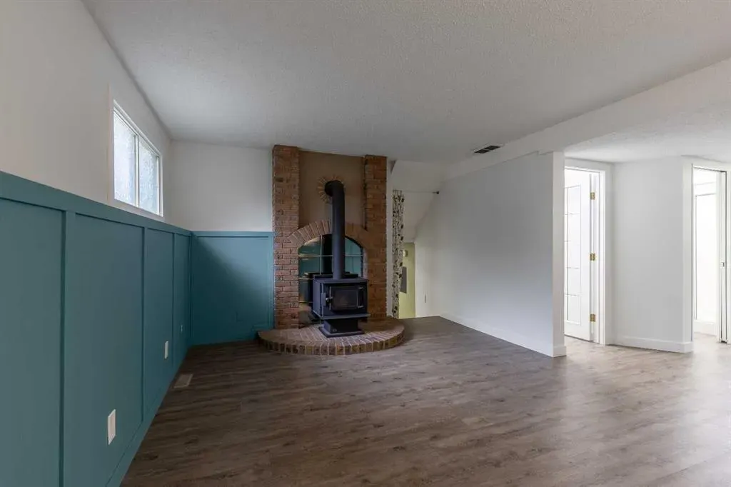 51 Temple Boulevard W