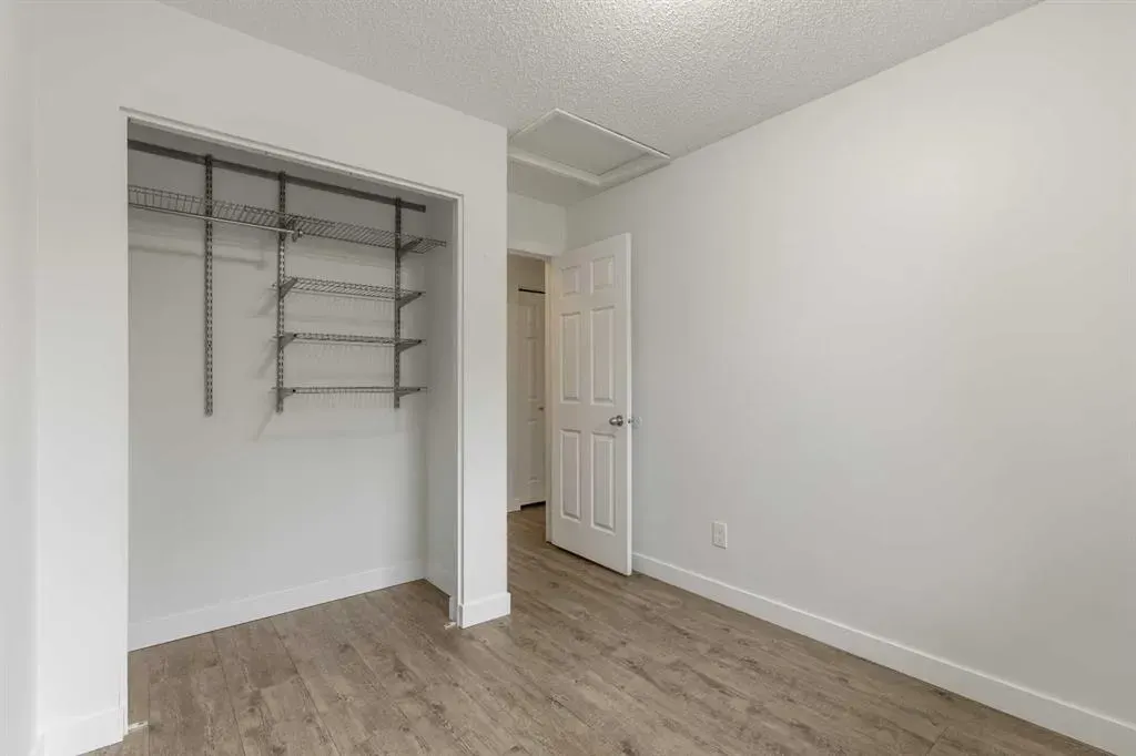51 Temple Boulevard W