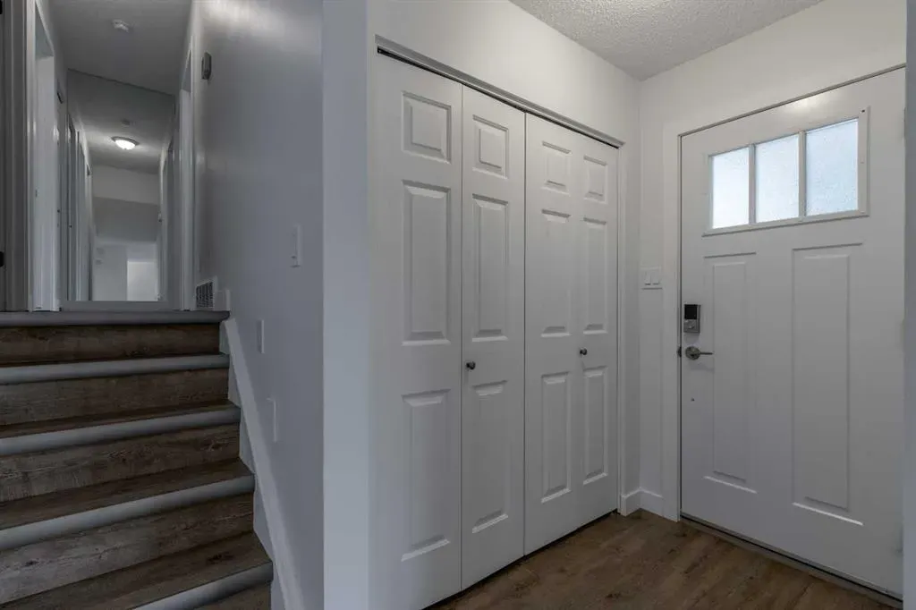 51 Temple Boulevard W