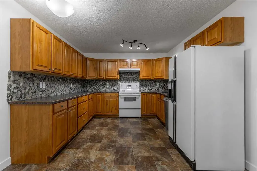 51 Temple Boulevard W