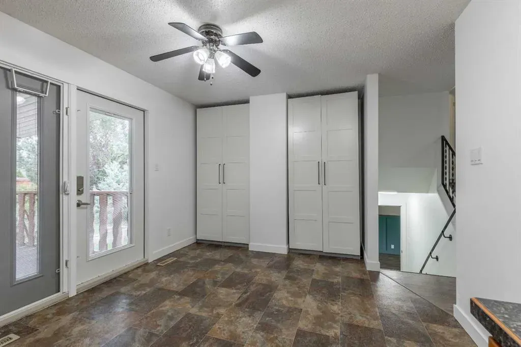 51 Temple Boulevard W