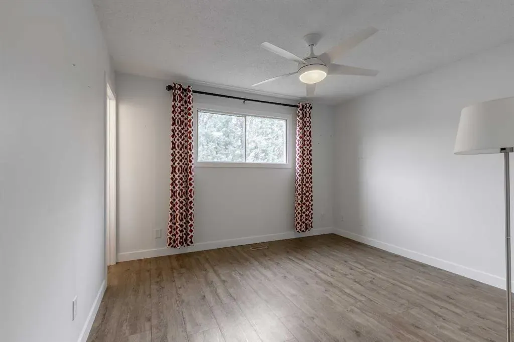 51 Temple Boulevard W