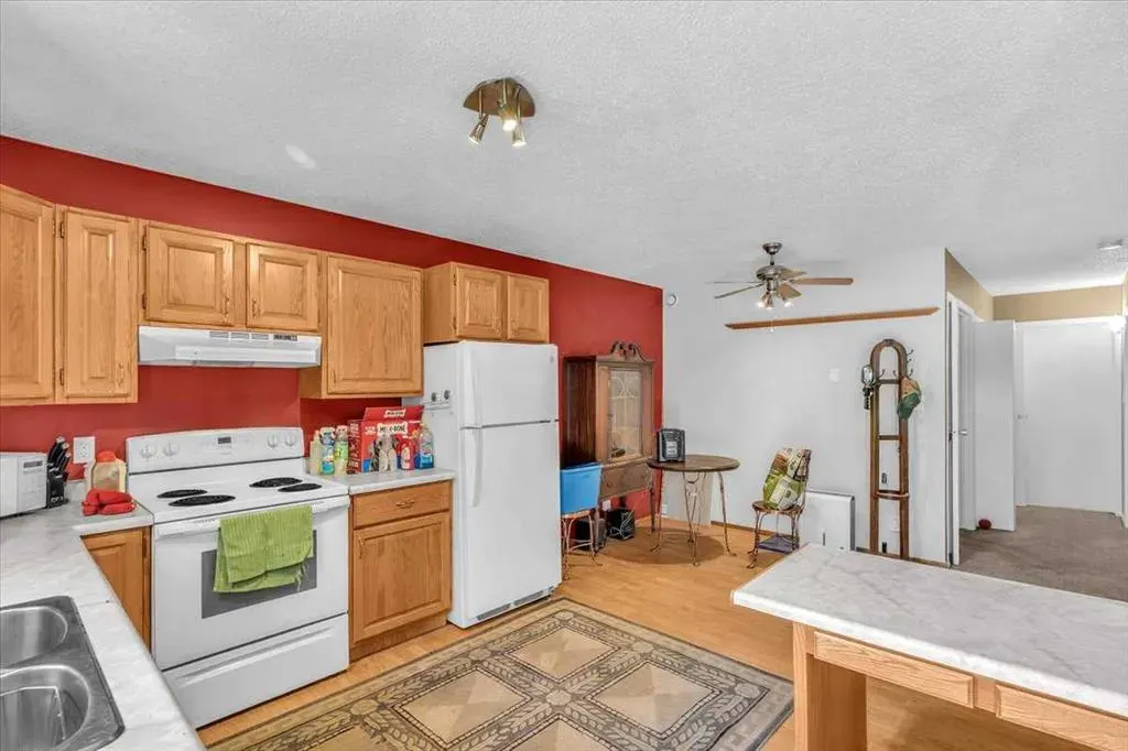 201 4 Avenue SE