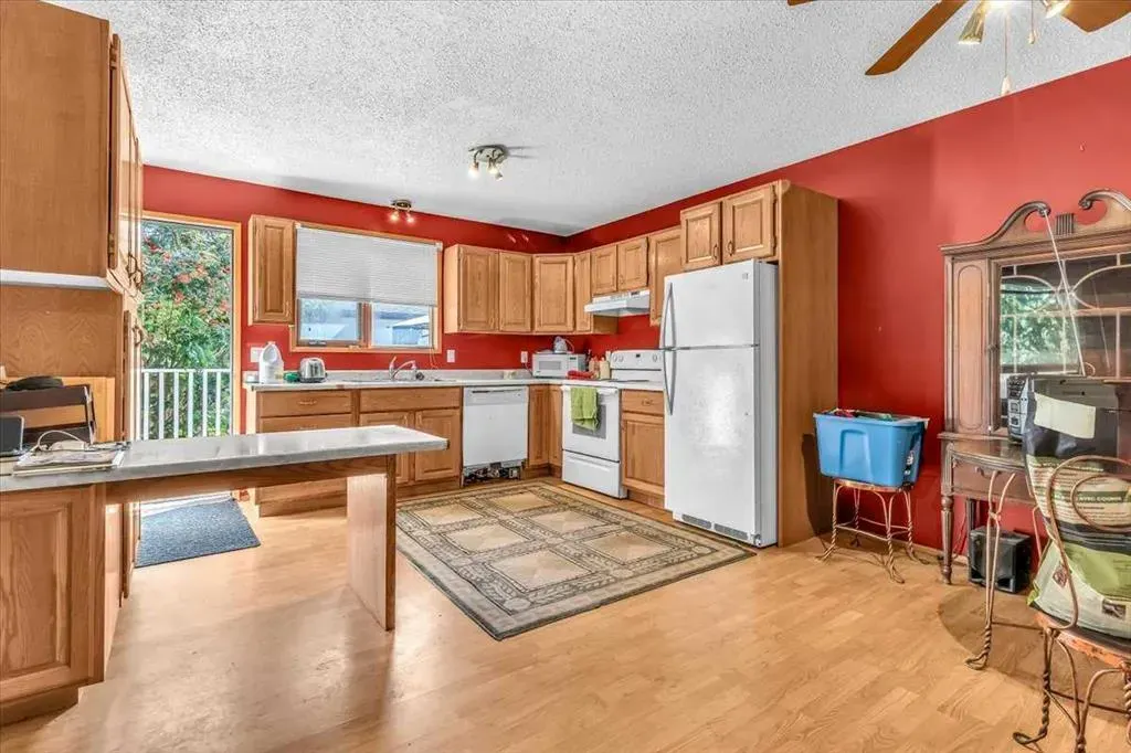 201 4 Avenue SE