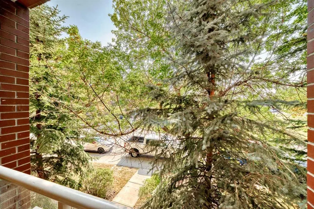 2 Hemlock Crescent SW, #214