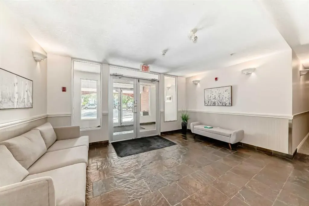 2 Hemlock Crescent SW, #214