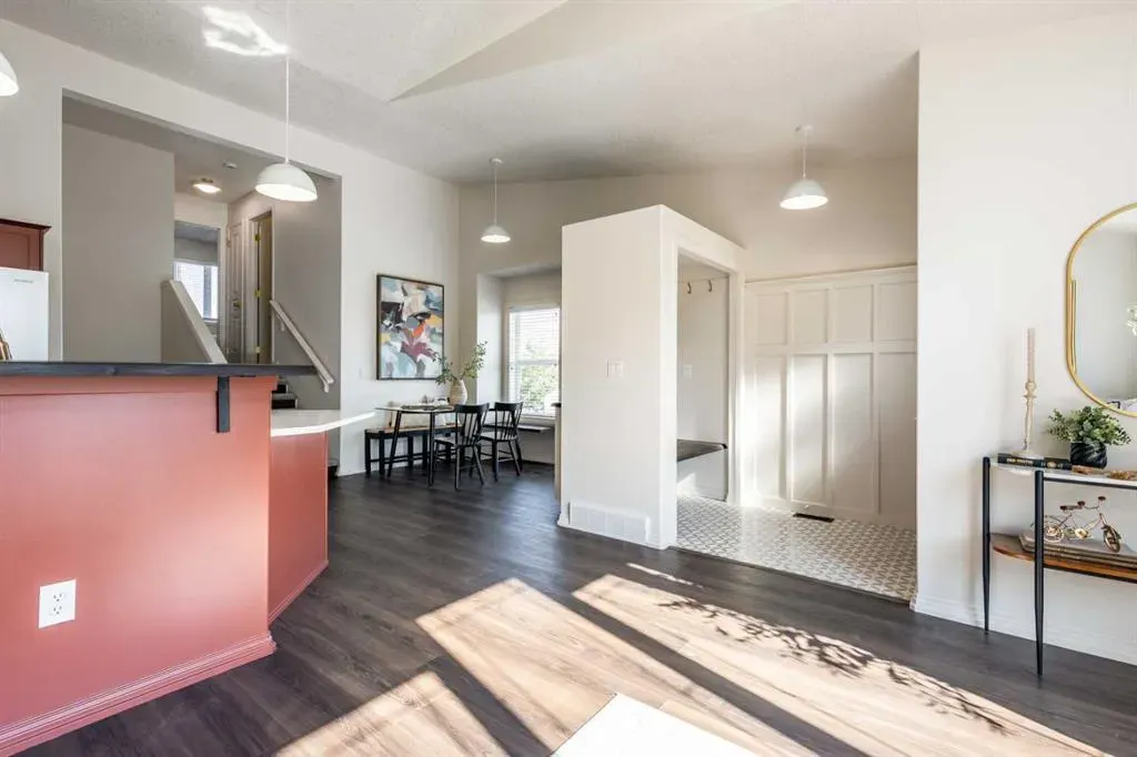 54 Terrace View NE