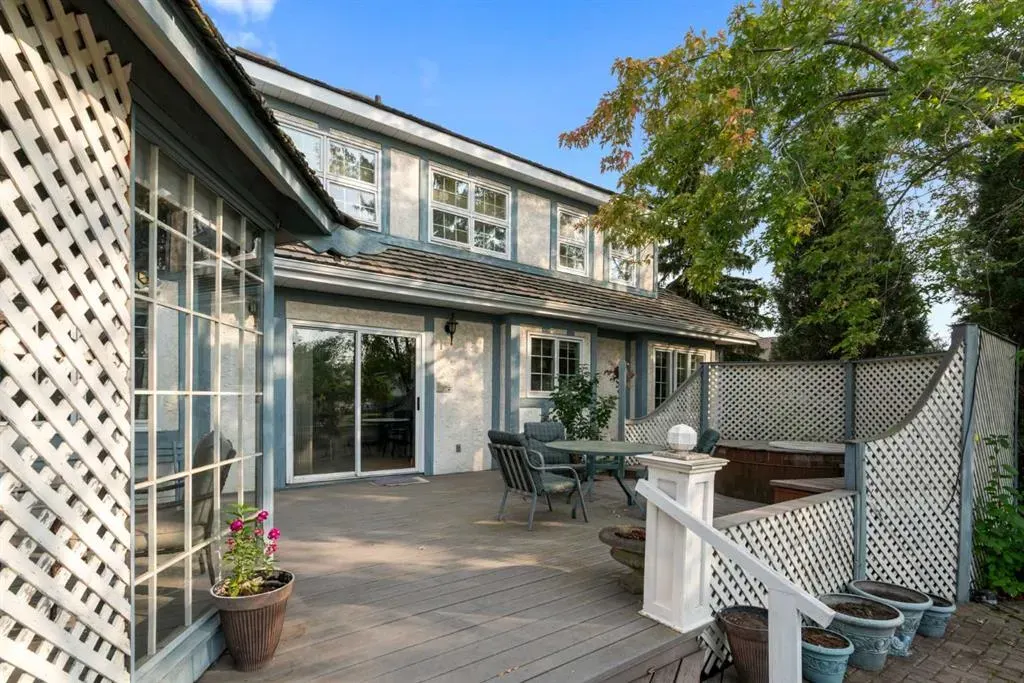 5813 38 Avenue Close