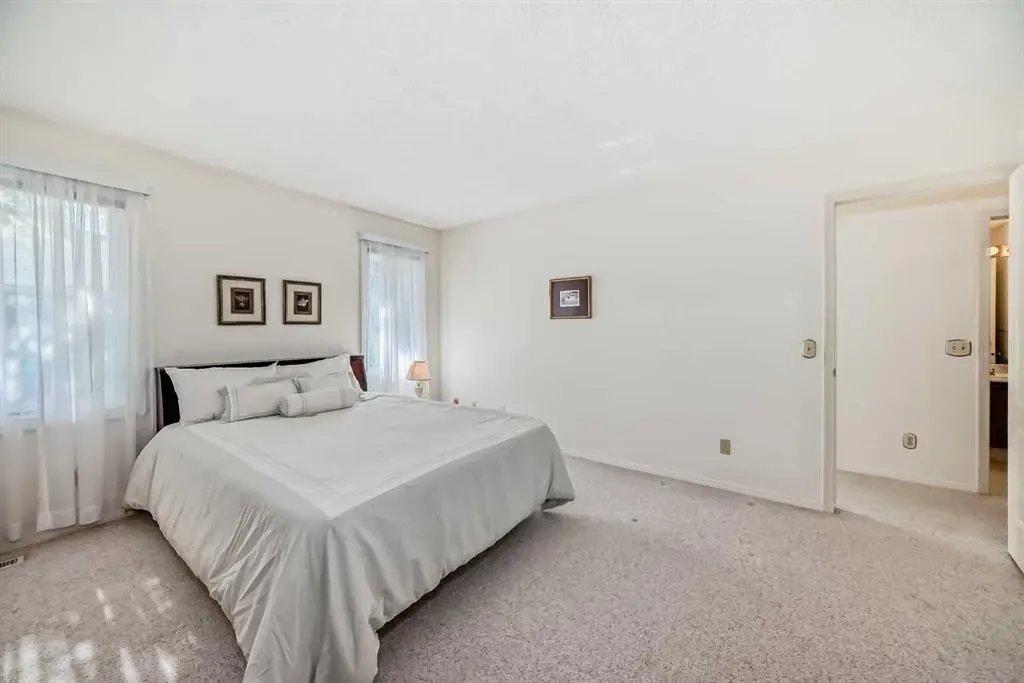 44 Hawkside Park NW