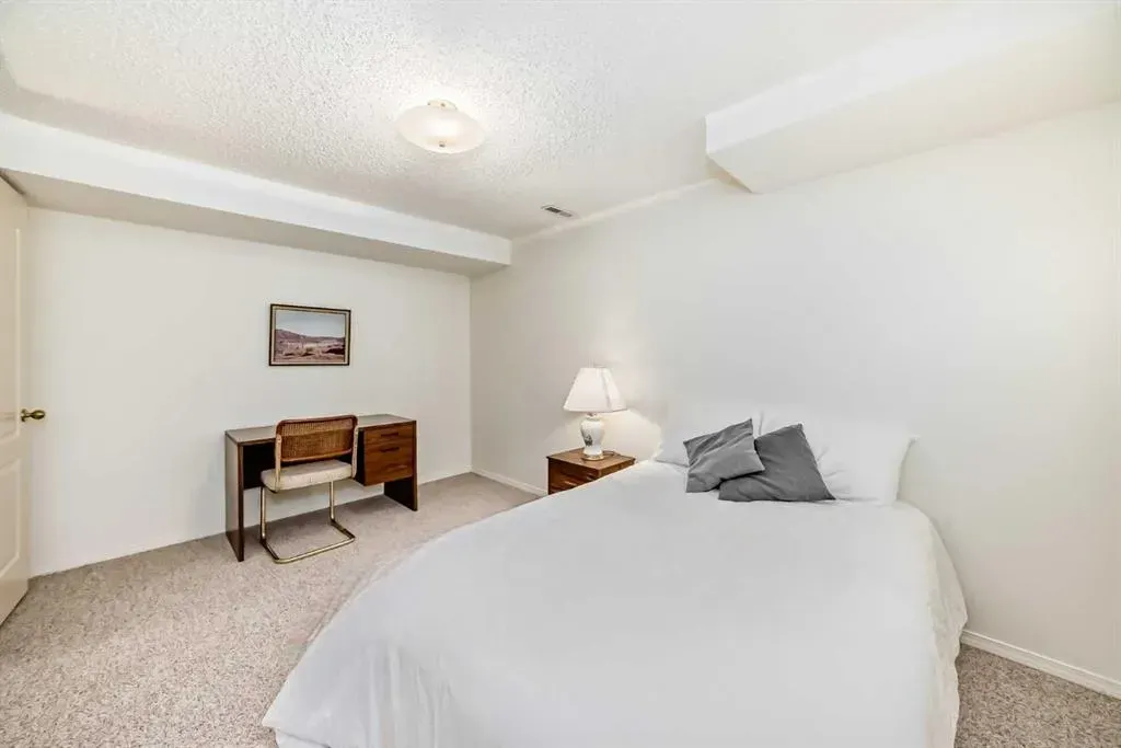 44 Hawkside Park NW