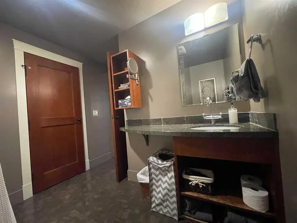 187 Kananaskis Way, #313