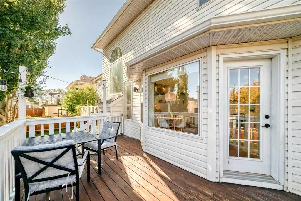132 Hidden Valley Crescent NW