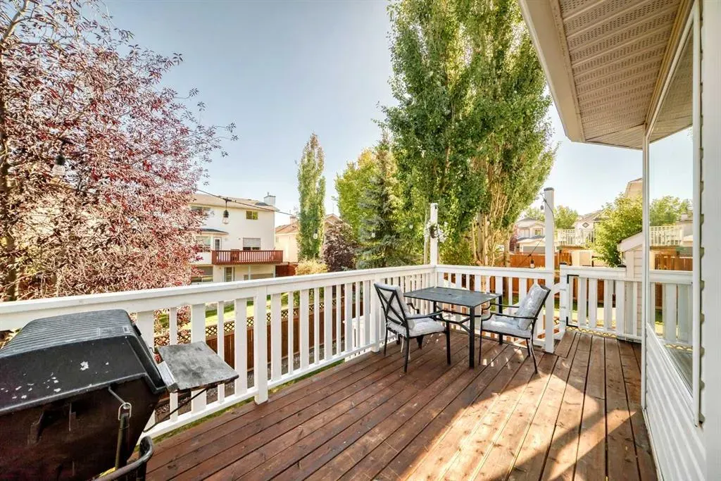 132 Hidden Valley Crescent NW