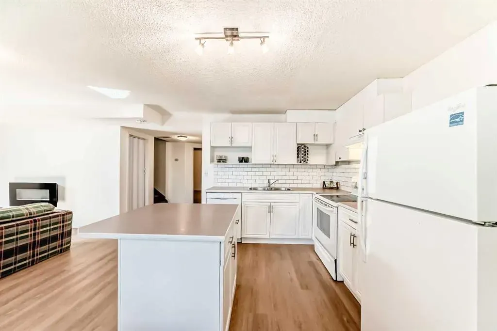 132 Hidden Valley Crescent NW