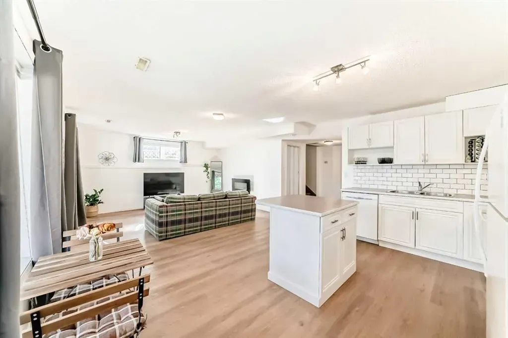 132 Hidden Valley Crescent NW