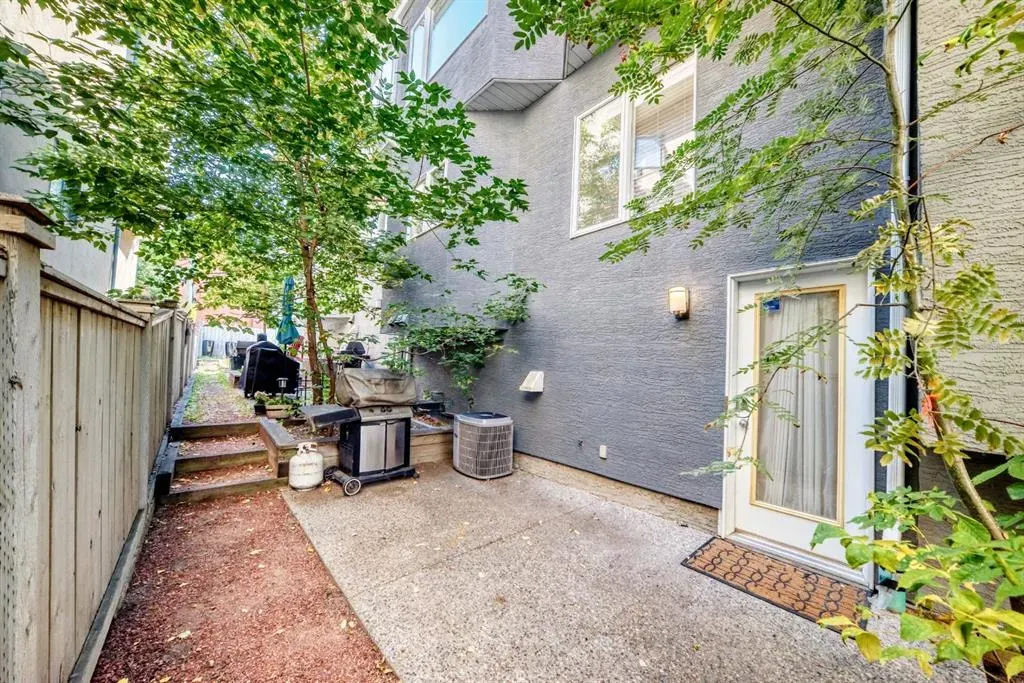 1908 12 Street SW