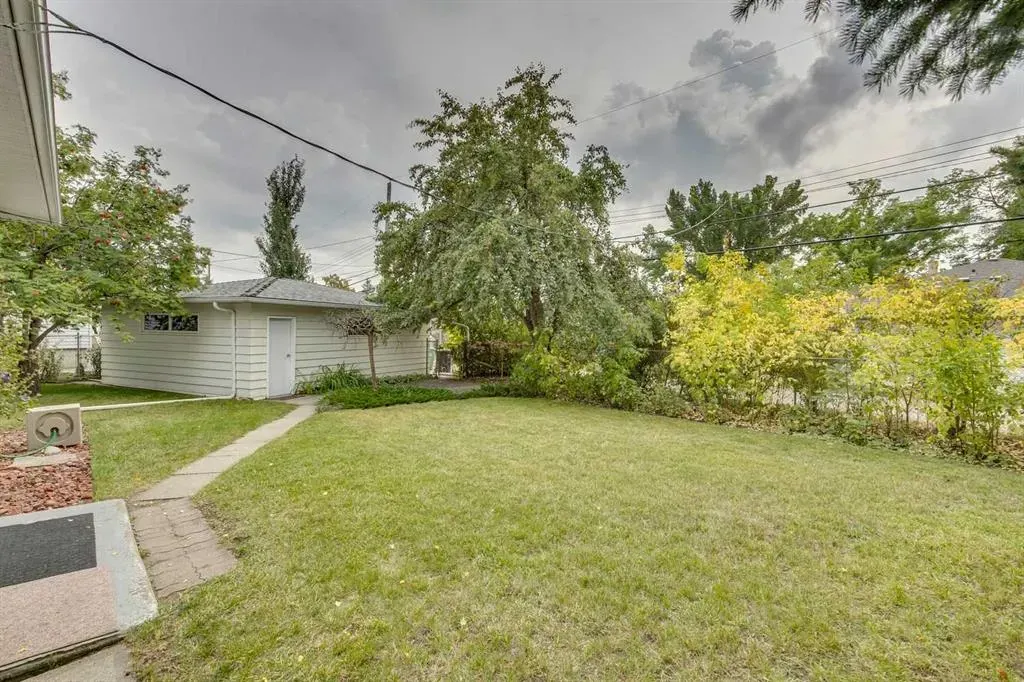 104 Haysboro Crescent SW