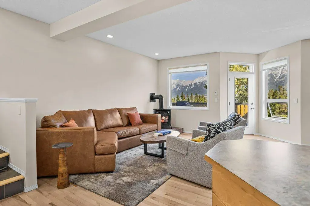 808 Lawrence Grassi Ridge