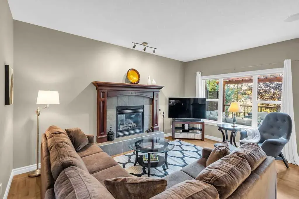 122 Discovery Ridge Gardens SW