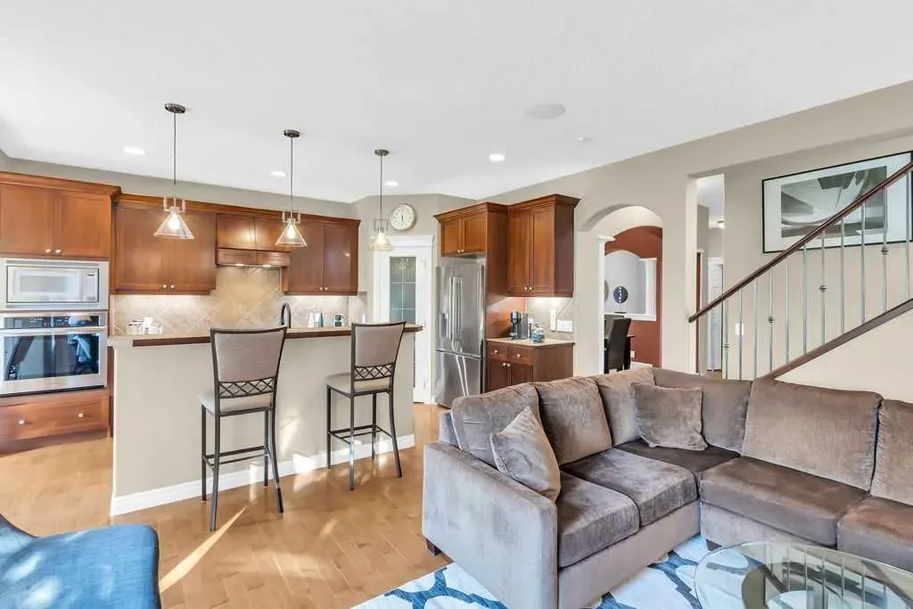 122 Discovery Ridge Gardens SW