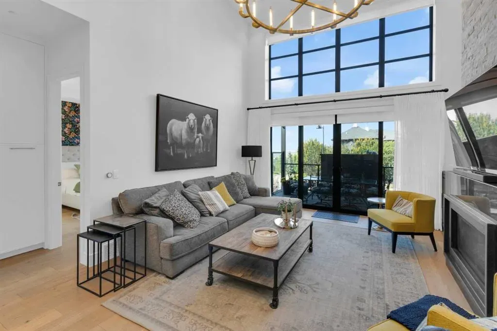 103 Elveden Court SW