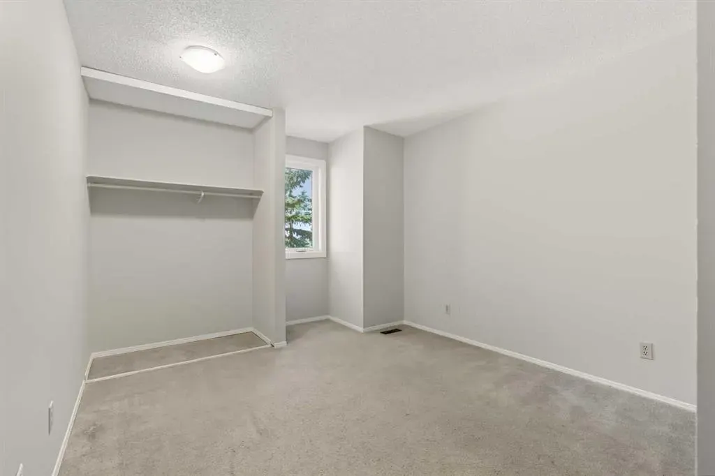 12 Coachway Gardens SW