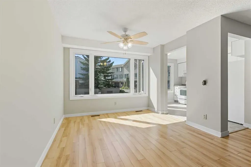 12 Coachway Gardens SW