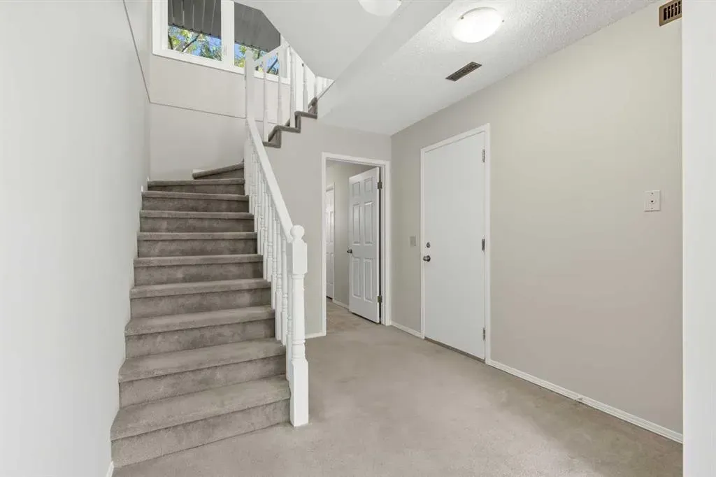 12 Coachway Gardens SW
