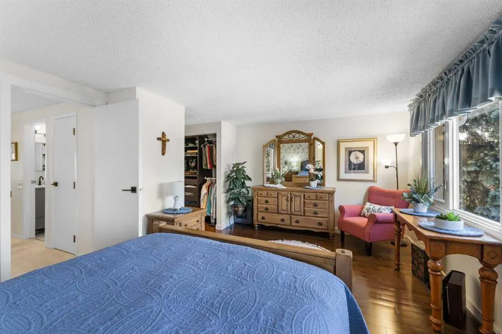 210 Queenston Heights SE
