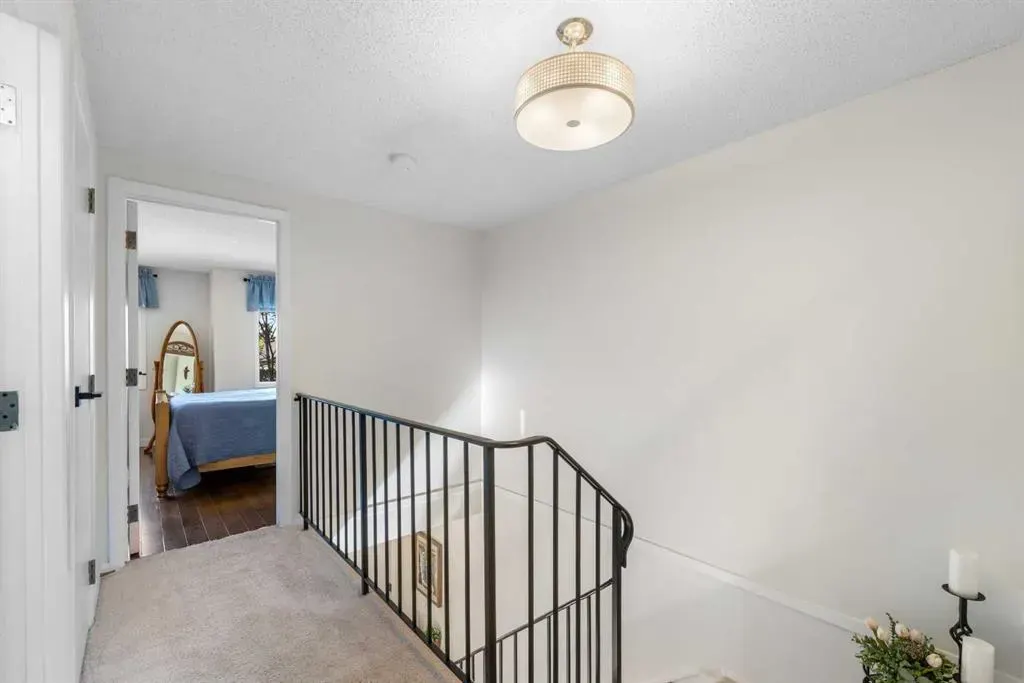 210 Queenston Heights SE