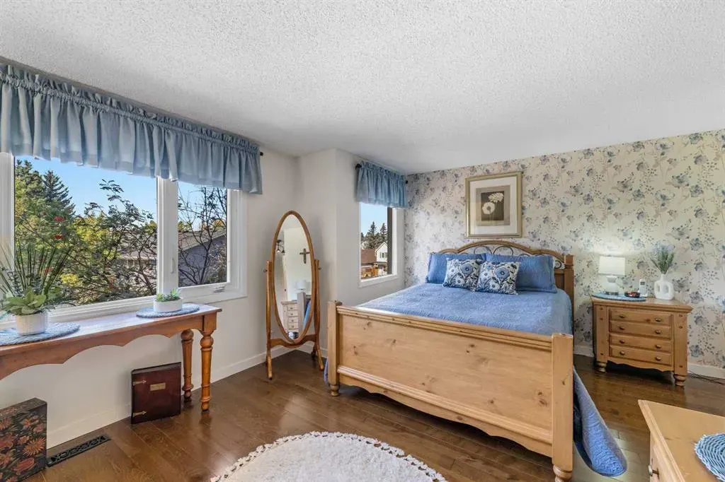 210 Queenston Heights SE
