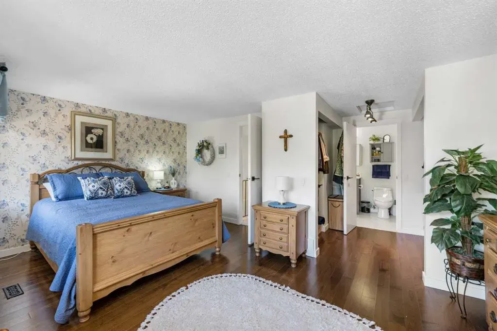 210 Queenston Heights SE