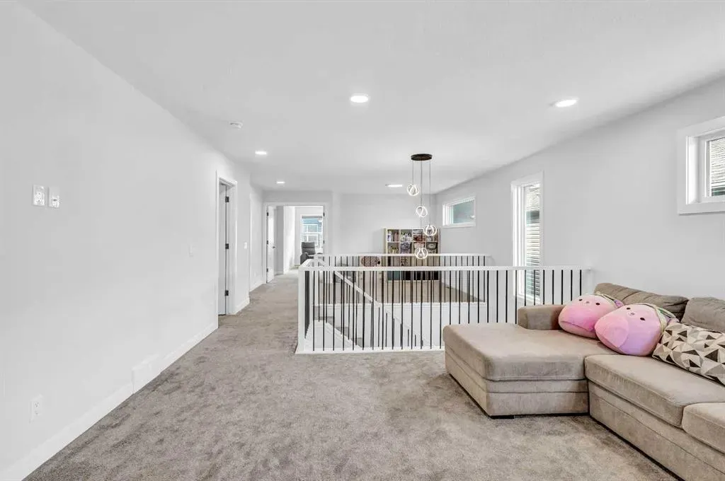 53 Amblehurst Gardens NW