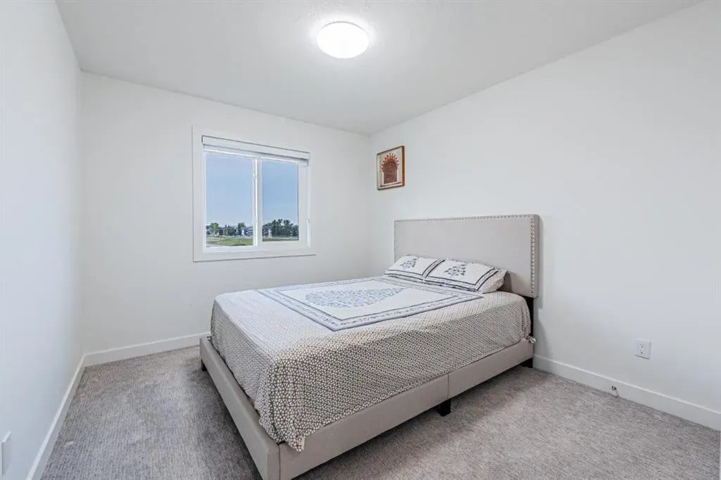 112 Midtown Close SW