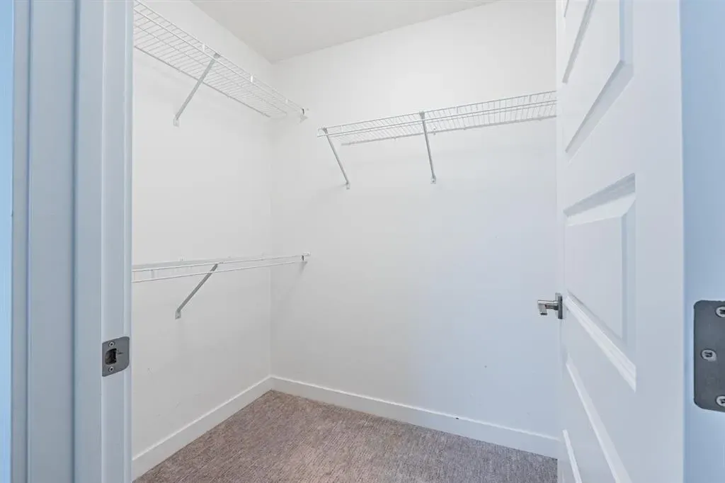 112 Midtown Close SW