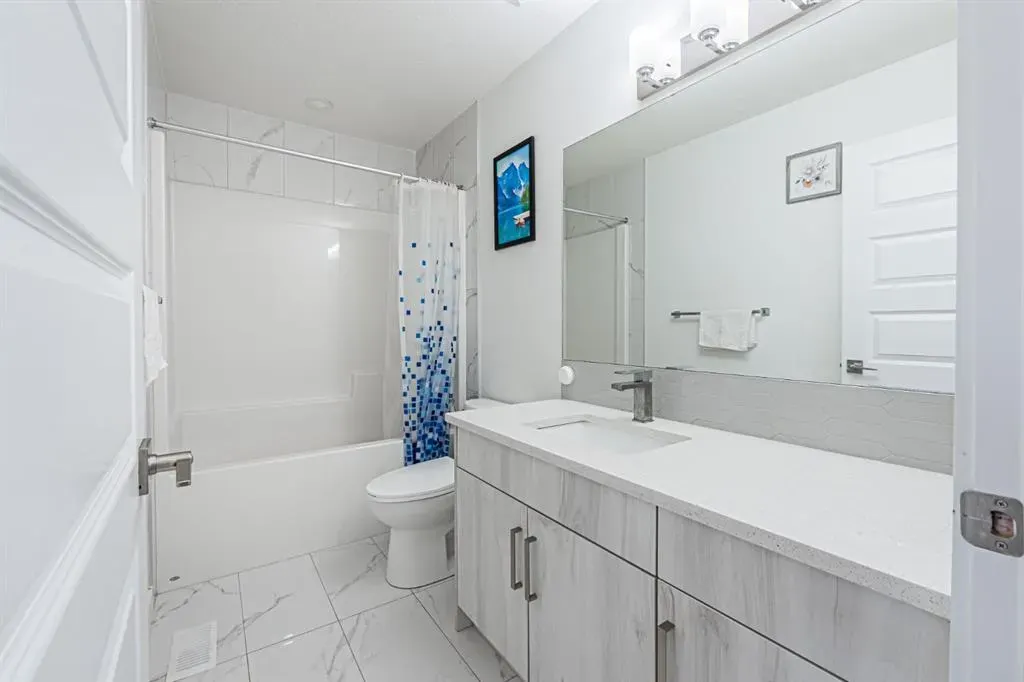 112 Midtown Close SW
