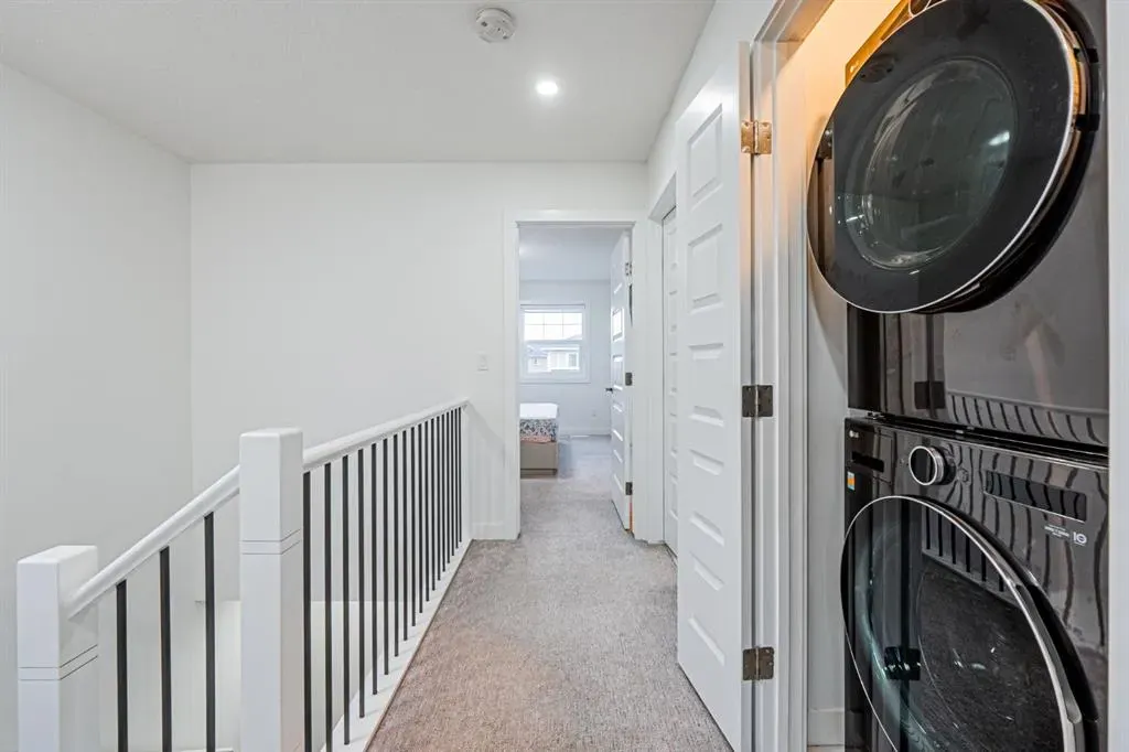 112 Midtown Close SW