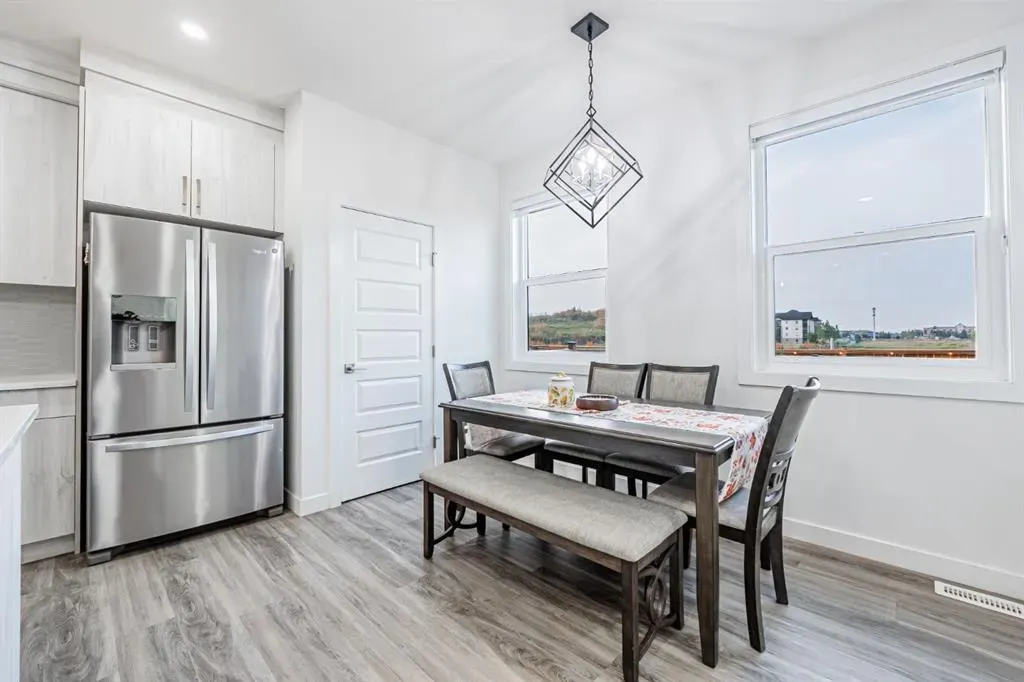 112 Midtown Close SW