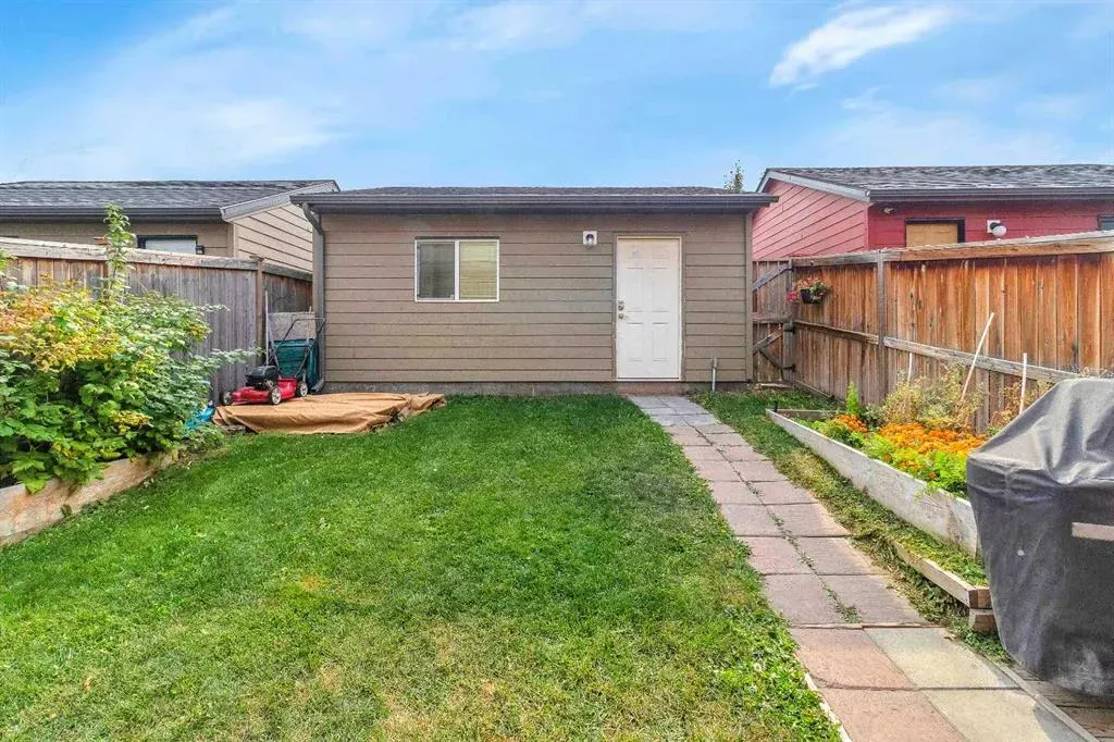 81 Walden Drive SE