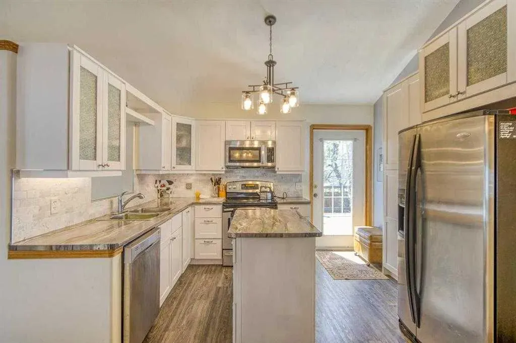 22 Greenview Crescent